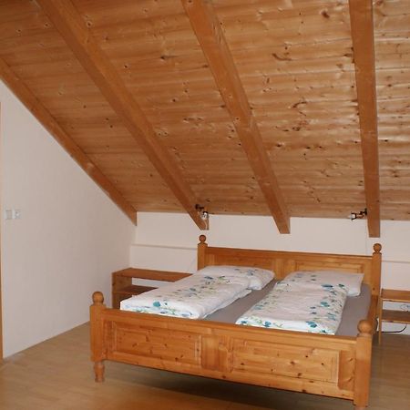 Rustikale und grosszügige Ferienwohnung Kasperske Hory Exterior foto